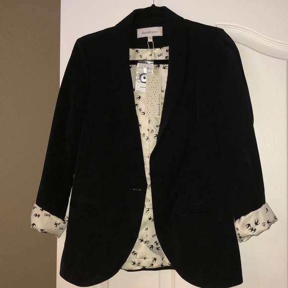 Daniel Rainn Jackets & Blazers - Black blazer with bird details